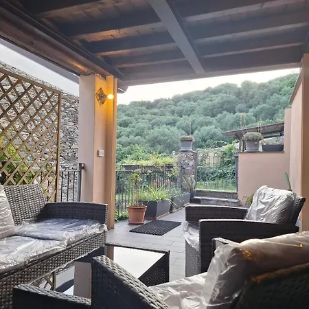 La Casa Tra Gli Ulivi بيت للعطل *